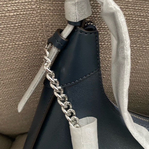 Michael Kors Wilma Large Leather Shoulder Bag - Picture 4 of 13